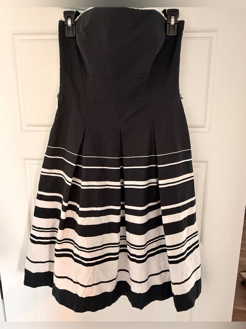 White House Black Market Black & White Strapless Fit-and-Flare Dress - Sz 4